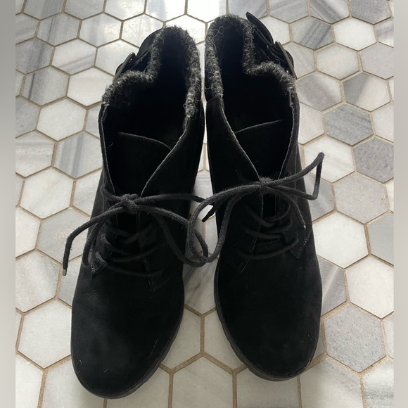 Black Wedge Ankle Bootie - size 7.5 - Picture 2 of 7